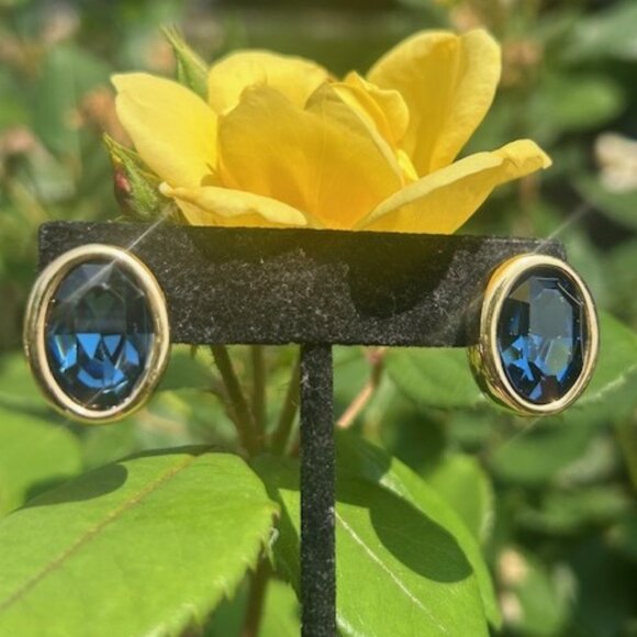 S.A.L SWAROVSKI Deep Blue Oval Crystal Gold Tone EARRINGS - Picture 1 of 9